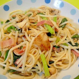 【中華ごま】もやしと舞茸ベーコンの焼きうどん